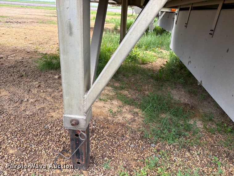 image for item FK4023 2007 Barrett Trailers, Inc. livestock trailer