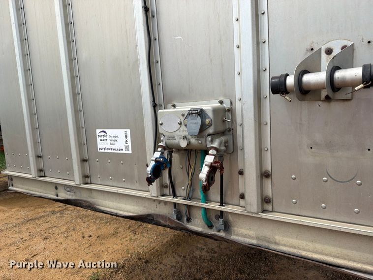image for item FK4023 2007 Barrett Trailers, Inc. livestock trailer