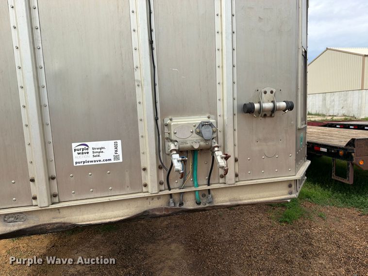 image for item FK4023 2007 Barrett Trailers, Inc. livestock trailer