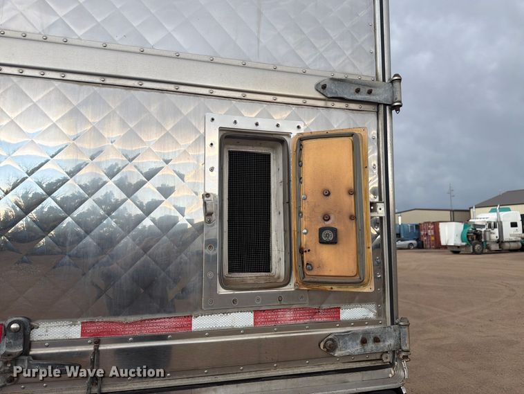 image for item FM7542 1995 Utility VS2RS refrigerated van trailer
