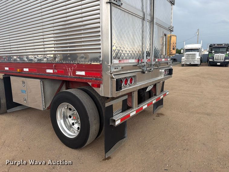 image for item FM7542 1995 Utility VS2RS refrigerated van trailer