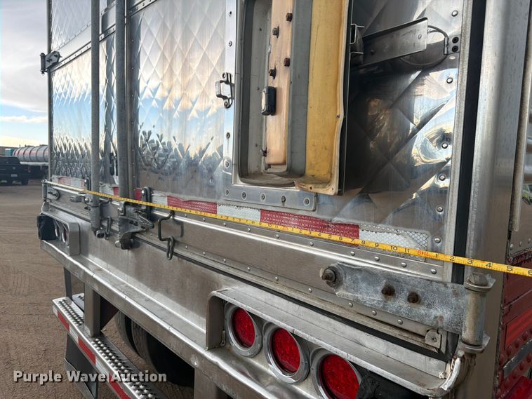 image for item FM7542 1995 Utility VS2RS refrigerated van trailer