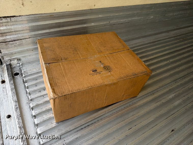 image for item FM7542 1995 Utility VS2RS refrigerated van trailer