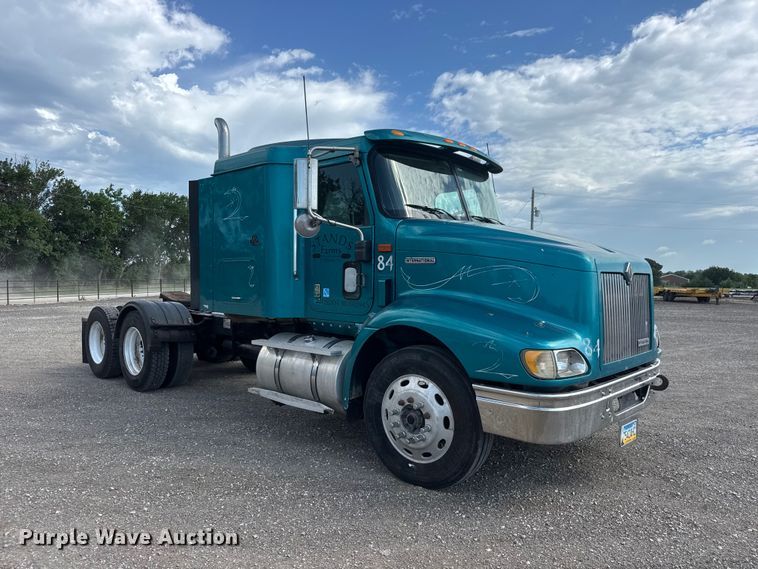 image for item NA9512 2000 International 9200i semi truck
