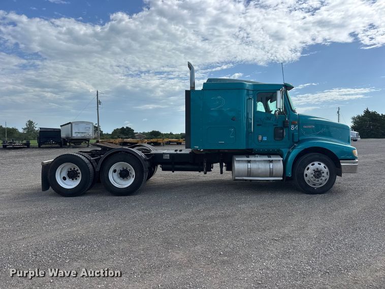 image for item NA9512 2000 International 9200i semi truck