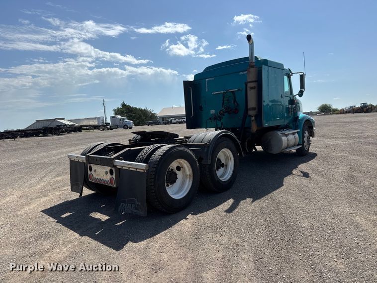 image for item NA9512 2000 International 9200i semi truck
