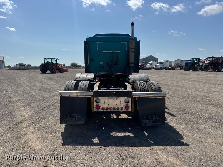 image for item NA9512 2000 International 9200i semi truck