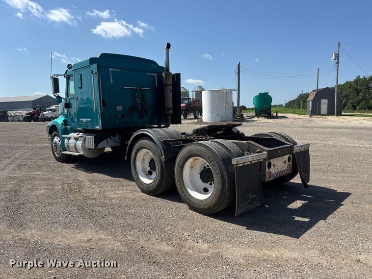 image for item NA9512 2000 International 9200i semi truck