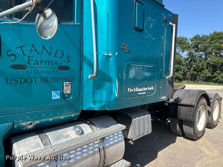 image for item NA9512 2000 International 9200i semi truck