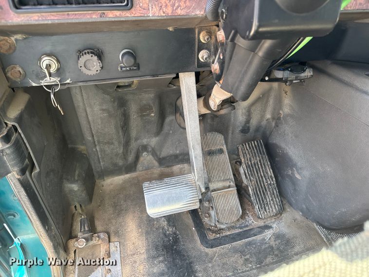 image for item NA9512 2000 International 9200i semi truck