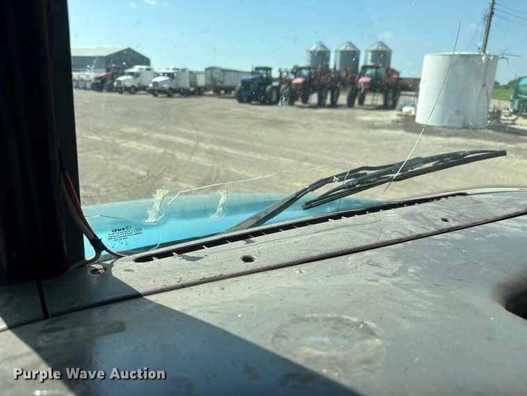 image for item NA9512 2000 International 9200i semi truck