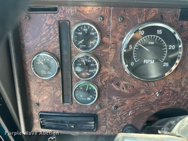 image for item NA9512 2000 International 9200i semi truck