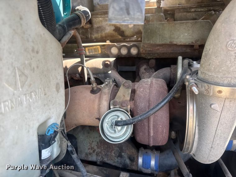 image for item NA9512 2000 International 9200i semi truck