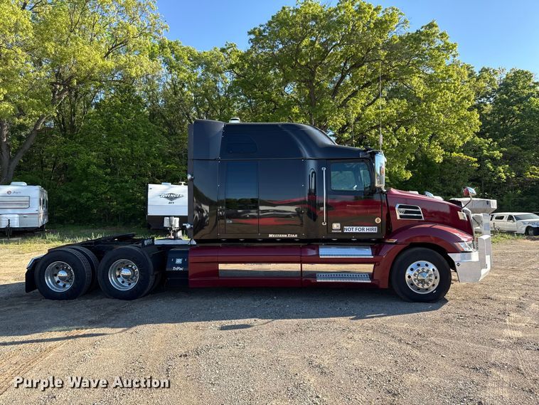 image for item ND9481 2020 Western Star W5700X semi truck