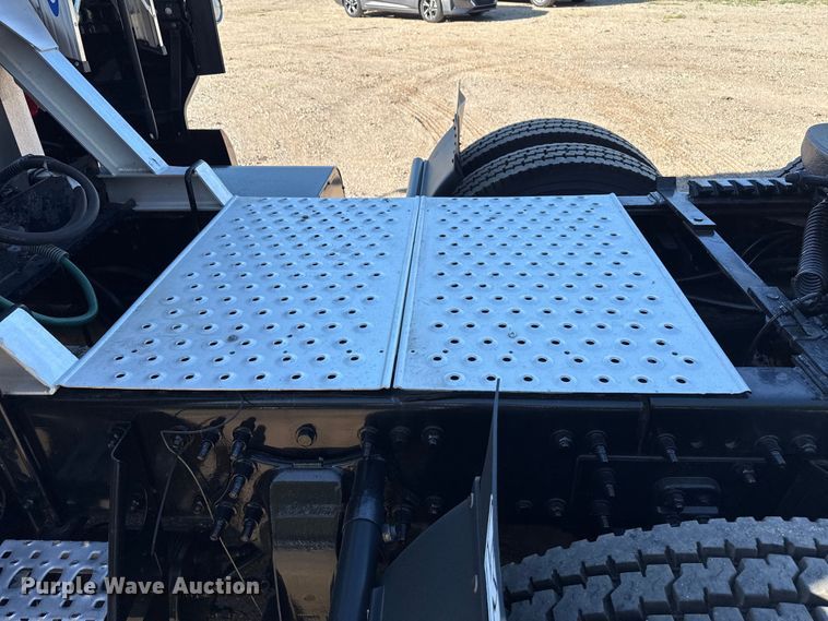 image for item ND9481 2020 Western Star W5700X semi truck