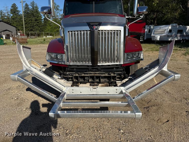 image for item ND9481 2020 Western Star W5700X semi truck