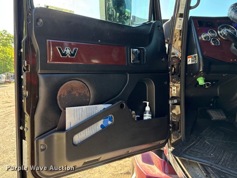 image for item ND9481 2020 Western Star W5700X semi truck