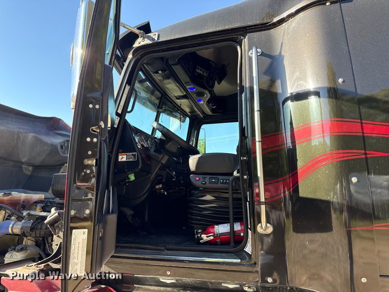 image for item ND9481 2020 Western Star W5700X semi truck