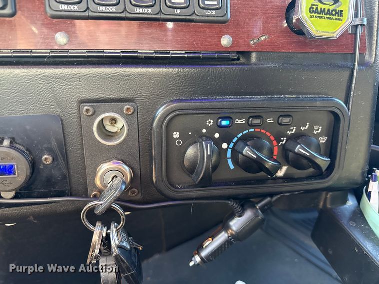 image for item ND9481 2020 Western Star W5700X semi truck