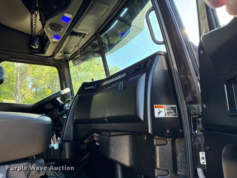 image for item ND9481 2020 Western Star W5700X semi truck