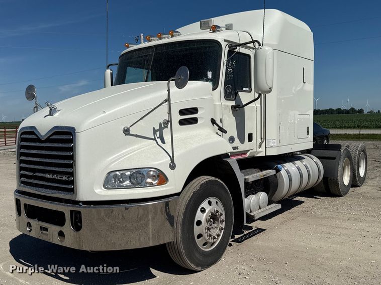 image for item OE9604 2015 Mack CXU semi truck
