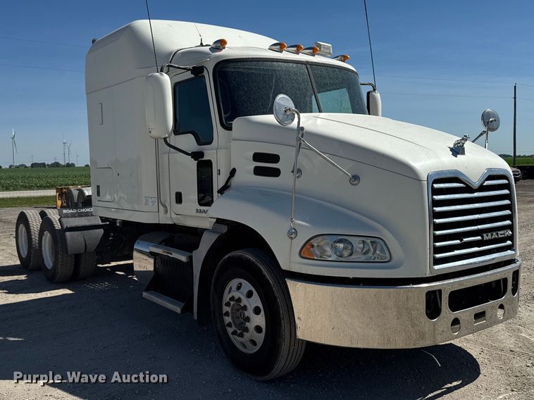 image for item OE9604 2015 Mack CXU semi truck