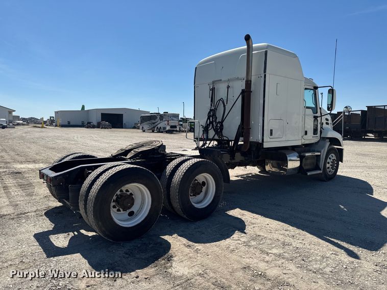 image for item OE9604 2015 Mack CXU semi truck