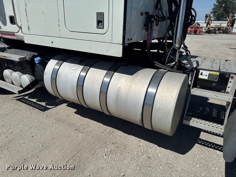 image for item OE9604 2015 Mack CXU semi truck
