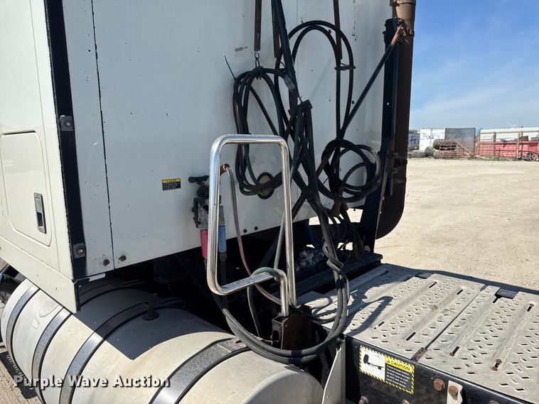 image for item OE9604 2015 Mack CXU semi truck