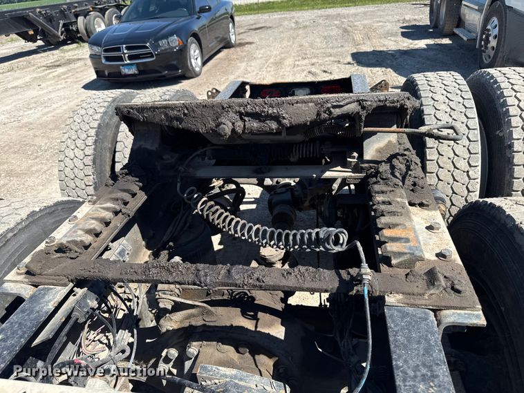 image for item OE9604 2015 Mack CXU semi truck