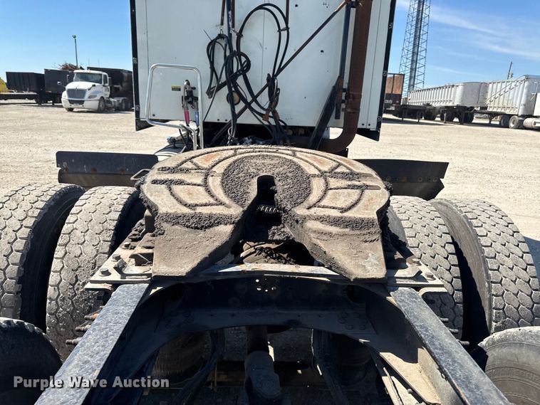 image for item OE9604 2015 Mack CXU semi truck