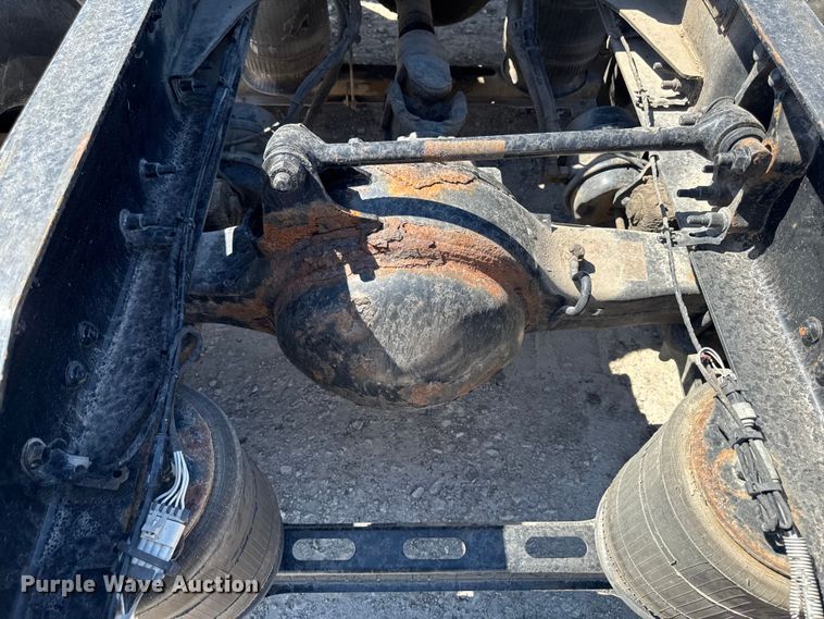 image for item OE9604 2015 Mack CXU semi truck