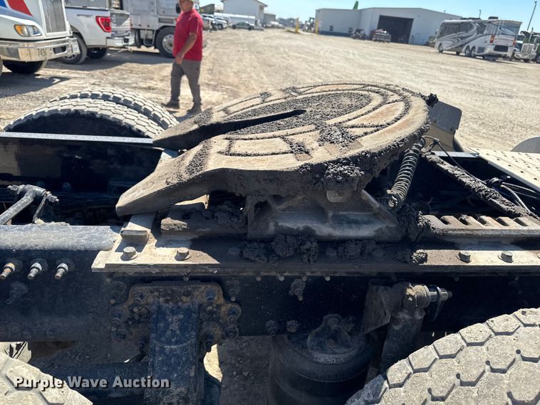 image for item OE9604 2015 Mack CXU semi truck