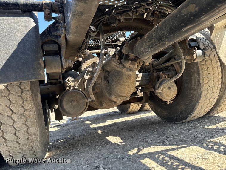 image for item OE9604 2015 Mack CXU semi truck