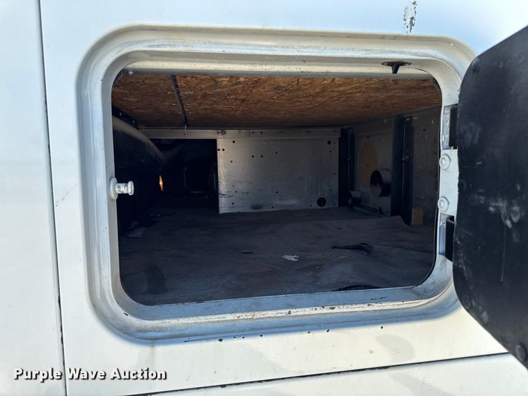 image for item OE9604 2015 Mack CXU semi truck