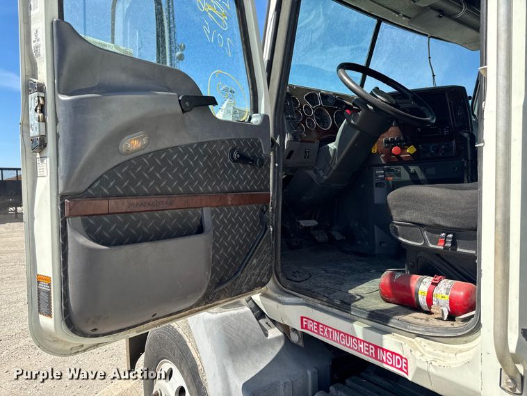 image for item OE9604 2015 Mack CXU semi truck