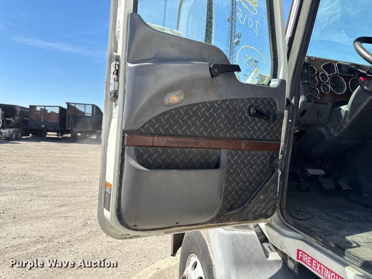 image for item OE9604 2015 Mack CXU semi truck