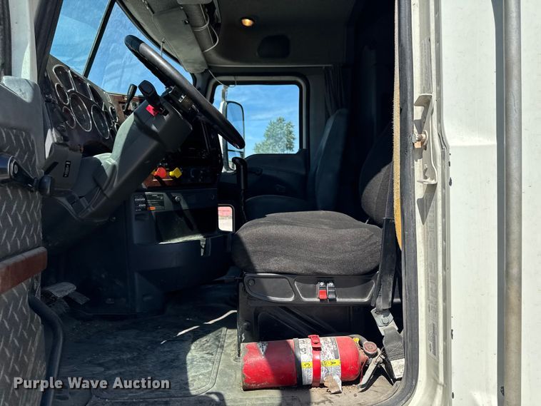 image for item OE9604 2015 Mack CXU semi truck