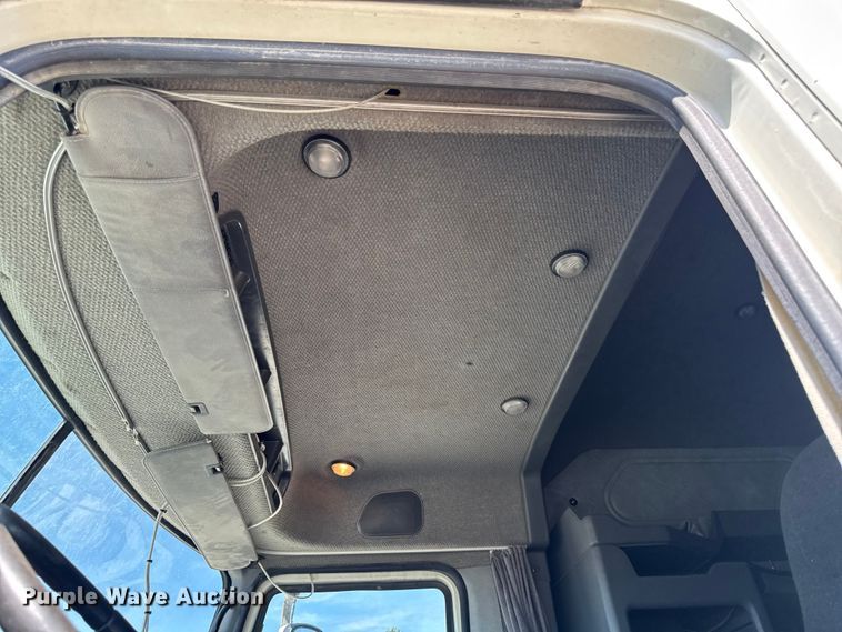 image for item OE9604 2015 Mack CXU semi truck