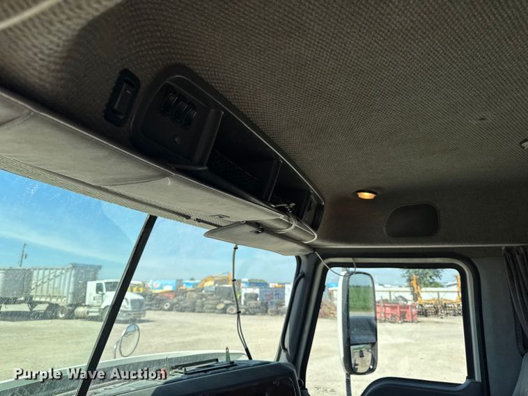 image for item OE9604 2015 Mack CXU semi truck
