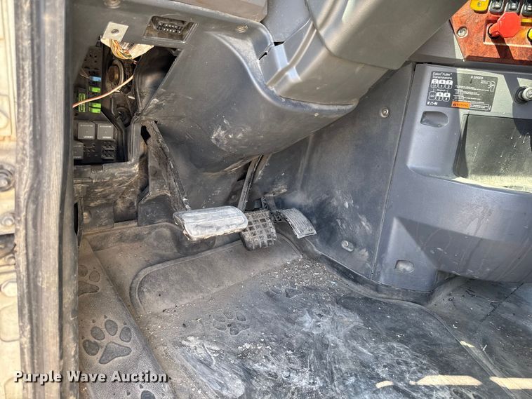 image for item OE9604 2015 Mack CXU semi truck