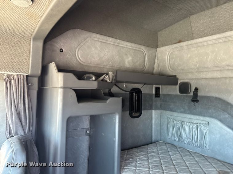 image for item OE9604 2015 Mack CXU semi truck
