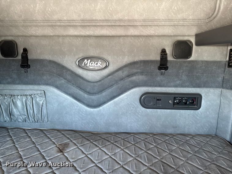image for item OE9604 2015 Mack CXU semi truck