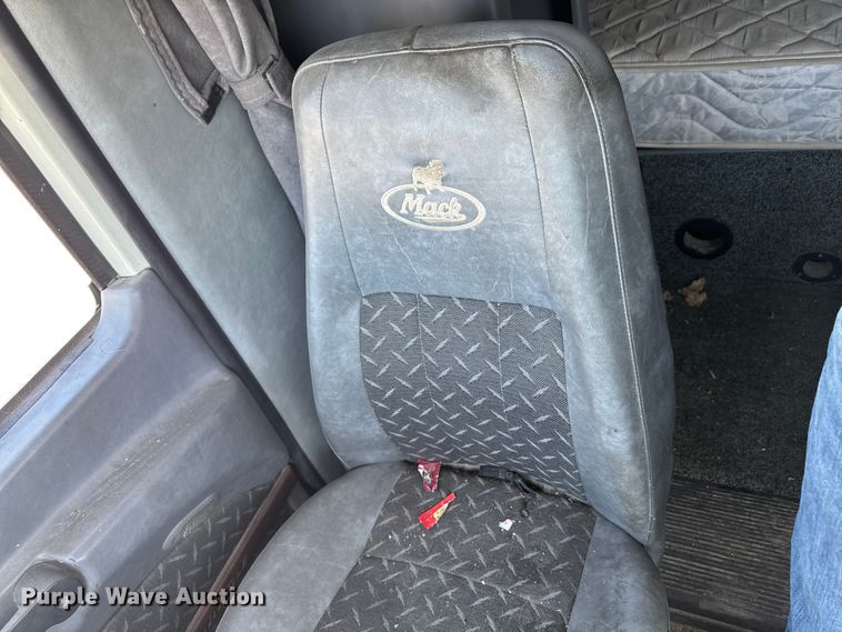 image for item OE9604 2015 Mack CXU semi truck