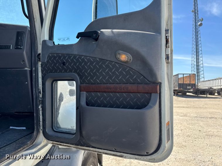 image for item OE9604 2015 Mack CXU semi truck
