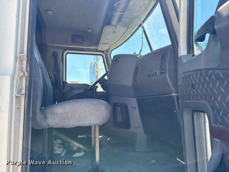 image for item OE9604 2015 Mack CXU semi truck