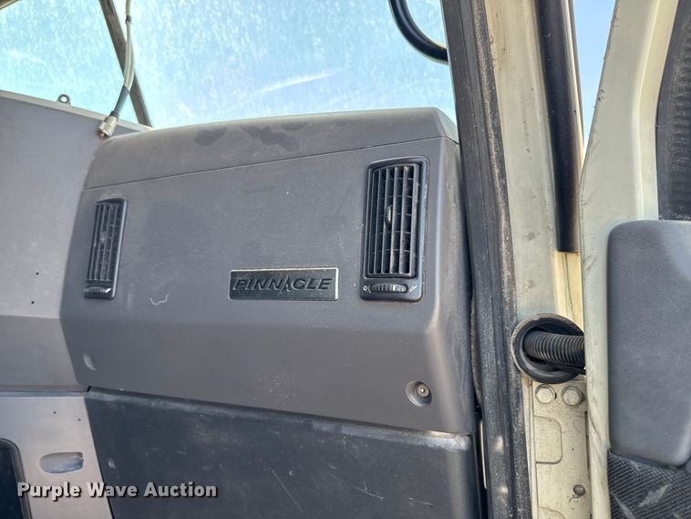image for item OE9604 2015 Mack CXU semi truck