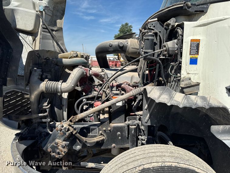 image for item OE9604 2015 Mack CXU semi truck