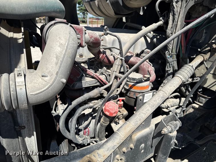image for item OE9604 2015 Mack CXU semi truck