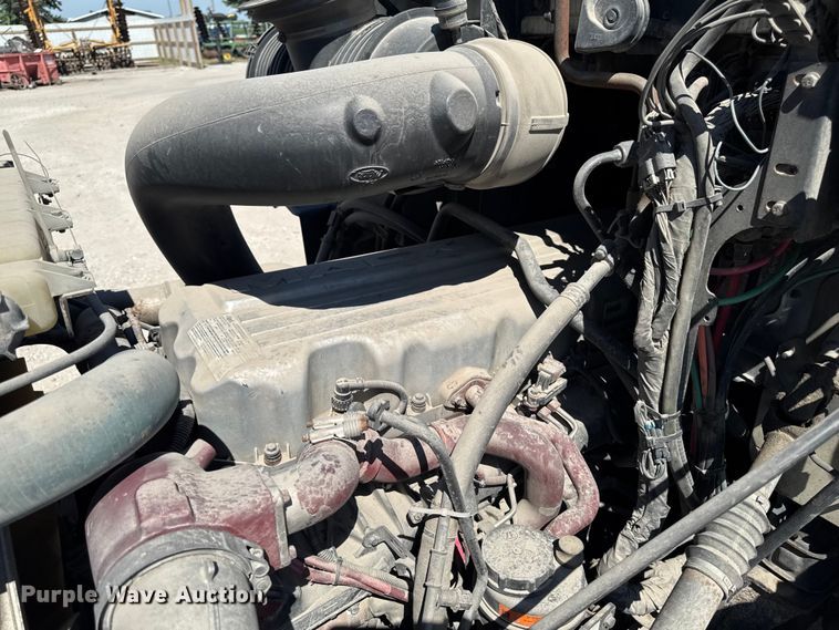 image for item OE9604 2015 Mack CXU semi truck
